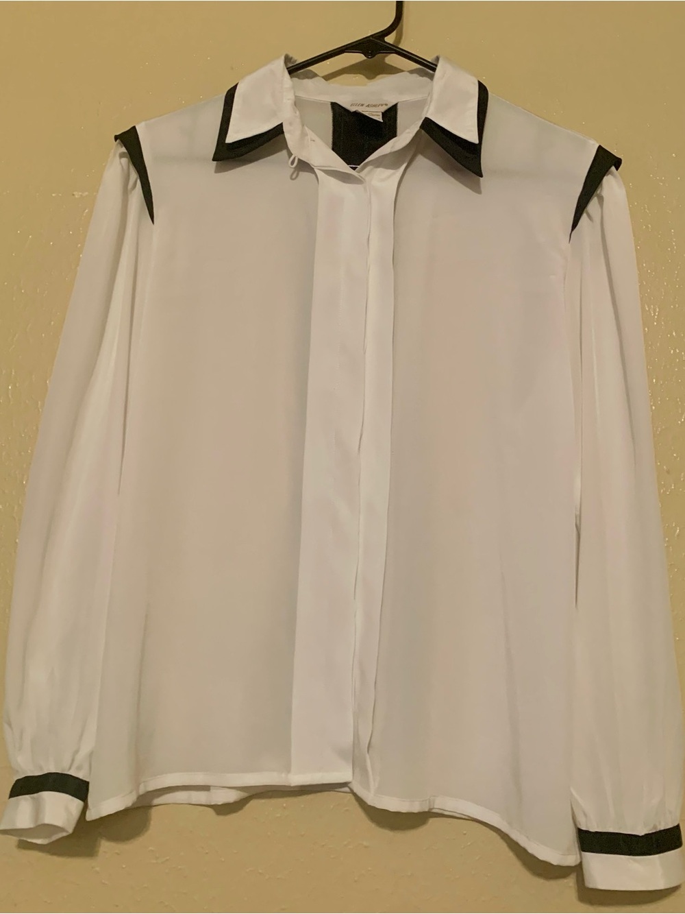 Vtg White Long-Sleeve Blouse with Black Trim (Size 10)
